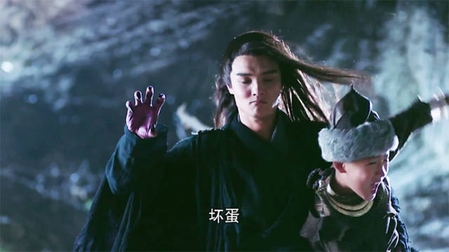 九阴真经下册那么多字,陈玄风刻把它在胸口,地方够用吗?