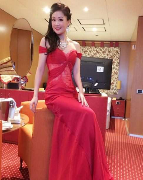 49岁梁小冰近况,曾被誉为"古装美女",今年近半百仍魅力十足