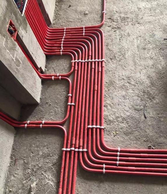 水电改造到底是走顶还是走地好?过来人的分析,早知道没亏吃