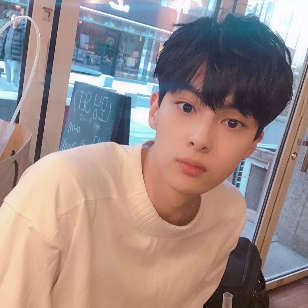 韩国直播学习的小哥爆火全网穿衣文弱书生脱衣肌肉猛男