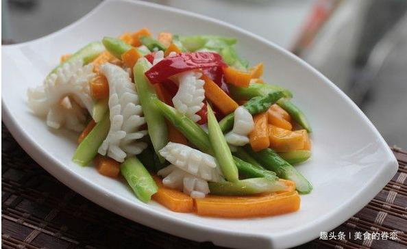 西葫芦炒肉片南瓜芦笋炒木鱼花辣子鸡丁鸡爪焖黄豆