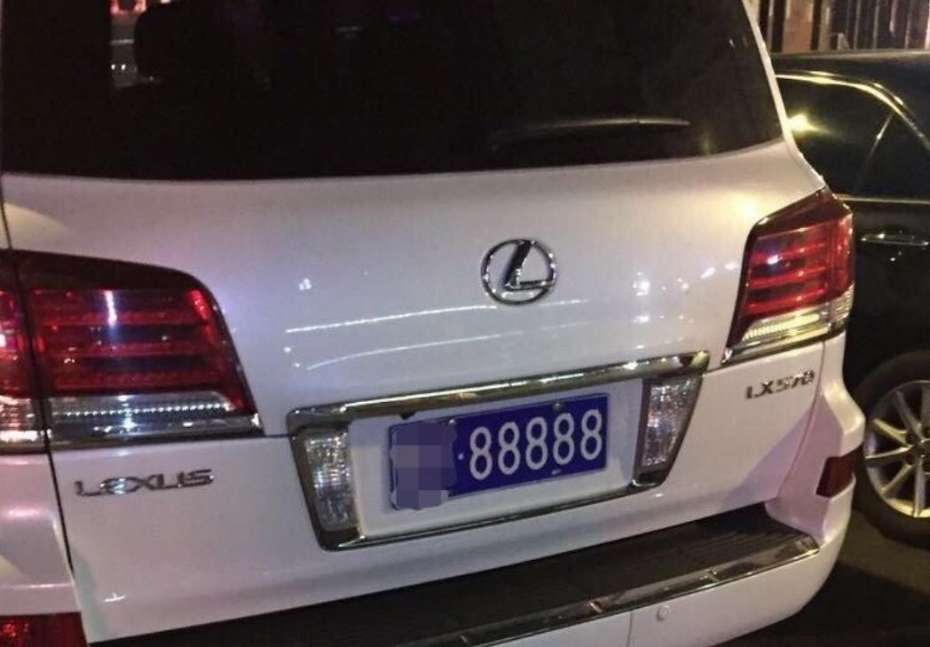 國內現身價值百萬的雷克薩斯豪車,