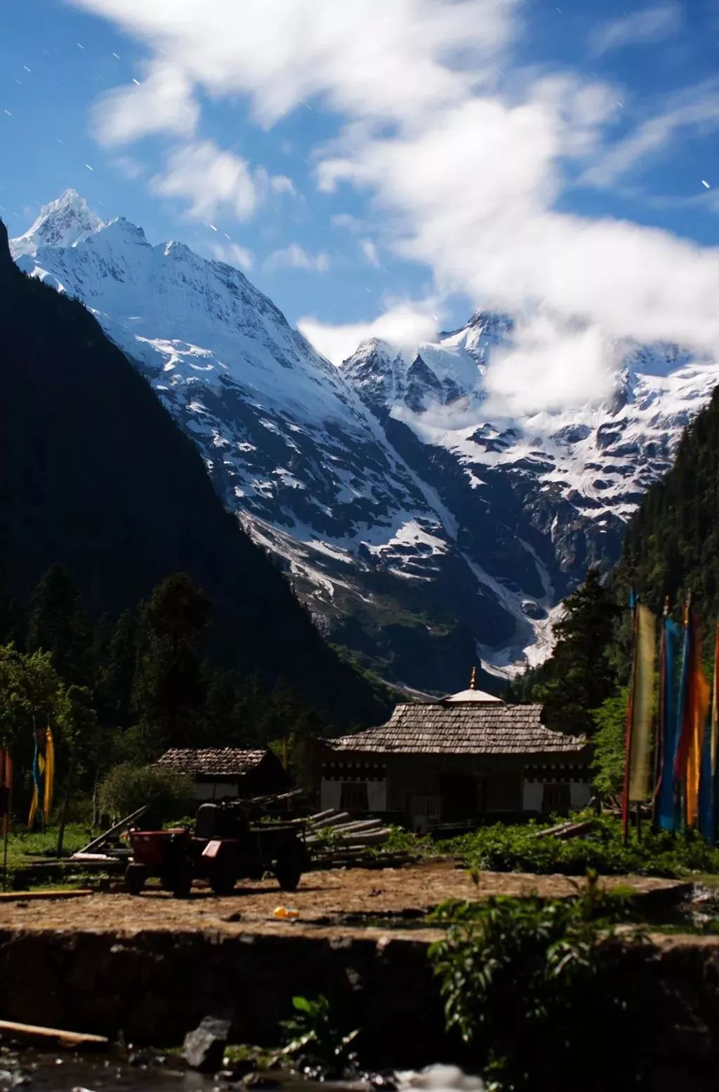 云南雨崩村藏在梅里雪山深处的世外桃源是香格里拉最后的秘境