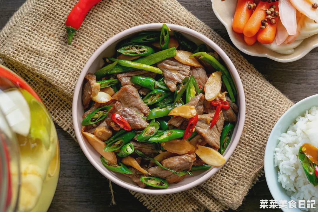 这菜太省心了 随手一蒸 好吃还能瘦 豆腐 小勺 肉末 新浪新闻