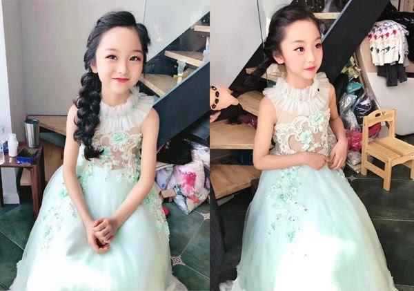 范冰冰妹妹范朵朵近照曝光浓妆艳抹打扮成熟完全不像八岁的孩