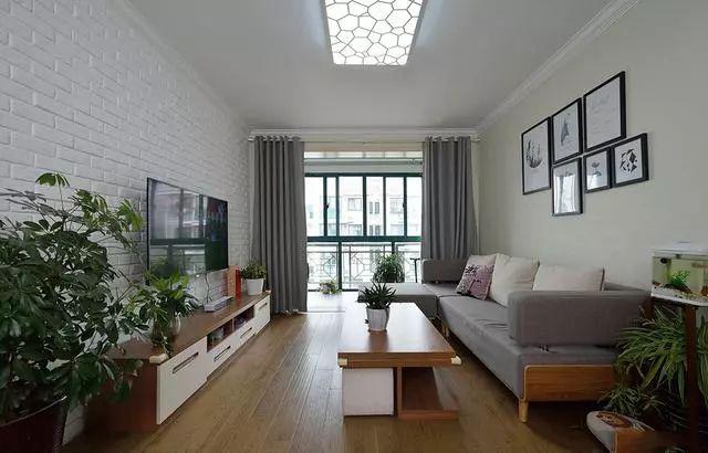 现在流行此样做客厅吊顶,不浮夸又不占层高,大小户型亦适用