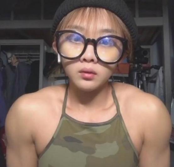 李硕热衷于健美,经常在健身房打卡,还曾经参加健美比赛并且夺冠,荣获