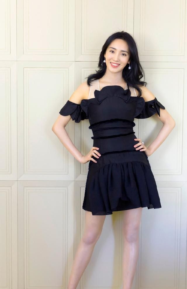 王紫璇才是真腿精无论裙装还是裤装都难掩美腿