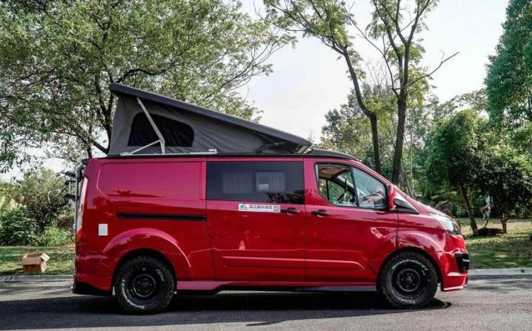 时尚吸睛61新款途睿欧旅行家mpv房车