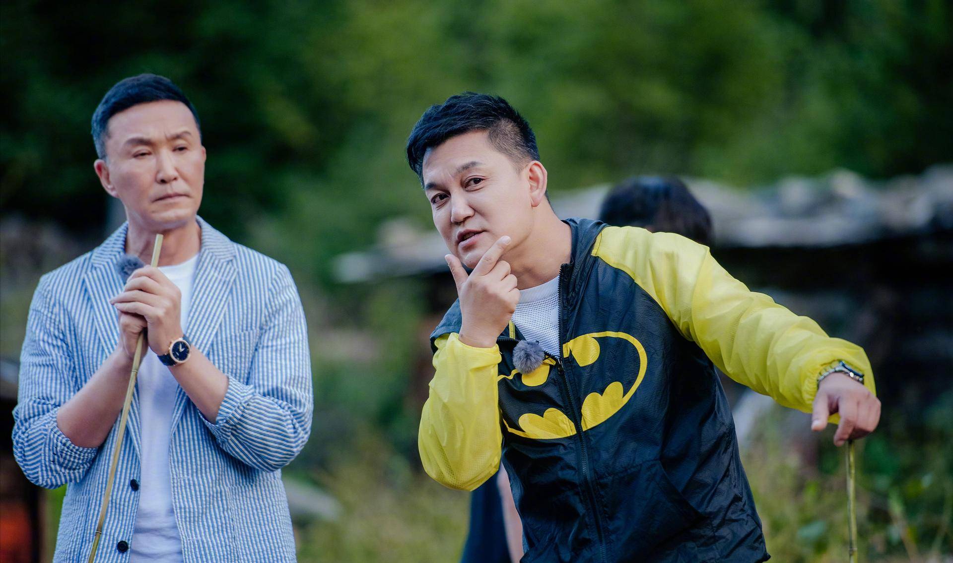 村长变家居老爸?46岁李锐做家务女儿帮忙,家里内景曝光显朴素