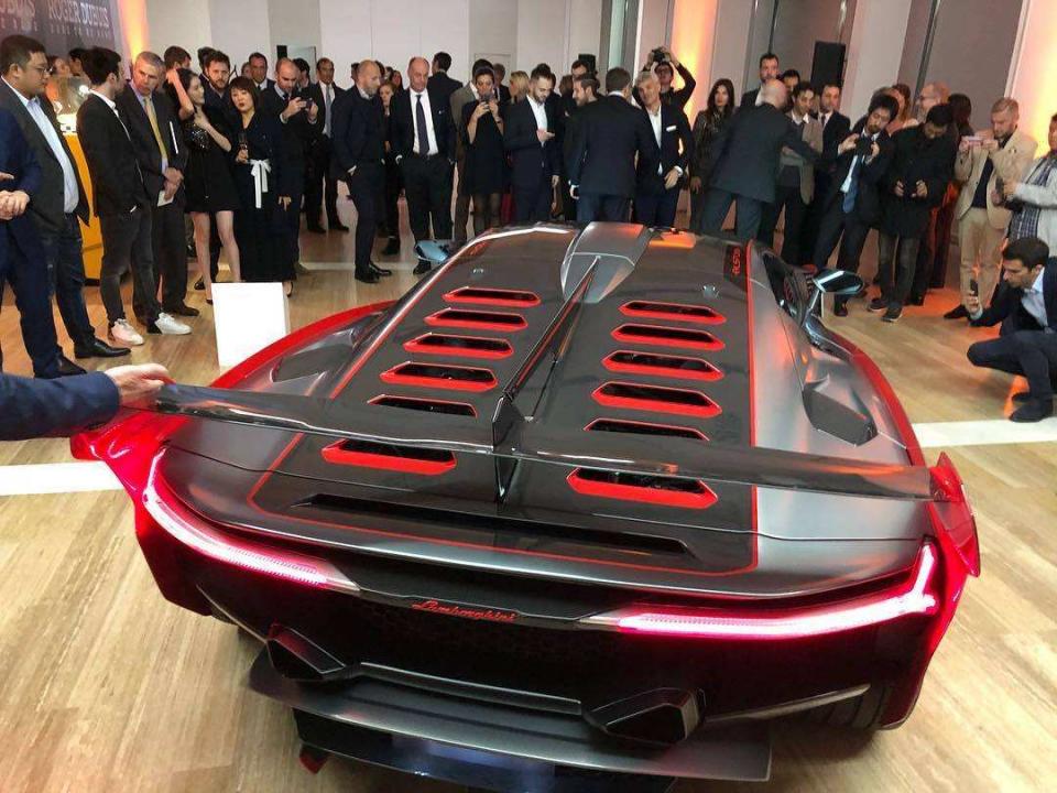 6000万兰博基尼全球仅一辆被中国车主买走提车时全部员工恭候