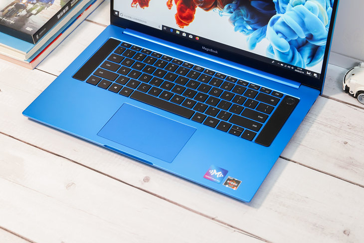 引领颜值新潮流荣耀笔记本pro魅海星蓝评测