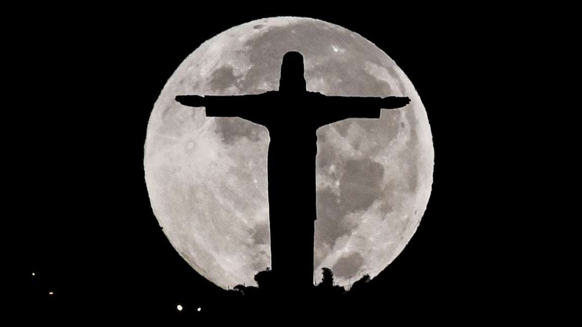 旅行看世界盘点世界各地10张迷人的满月照片您最想去哪儿