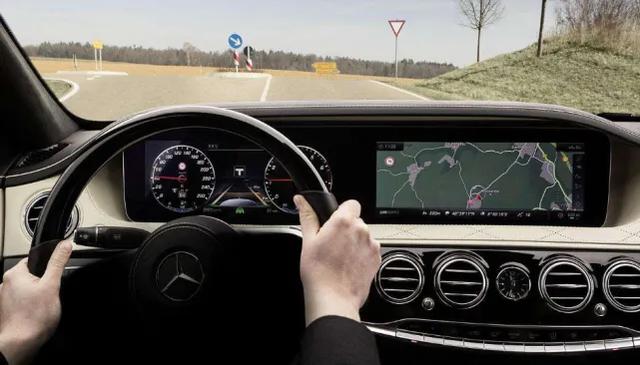 开车有这4个动作的都是老司机!驾龄至少10年以上,新手不敢做