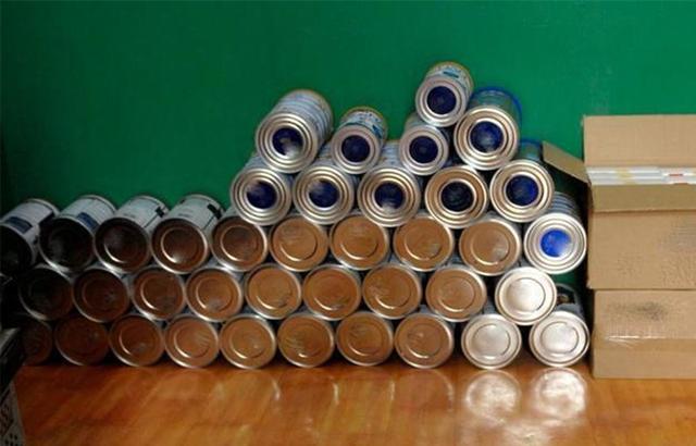 奶粉罐别再扔了,"最有才宝妈"用空罐子做鞋柜,省钱又好用