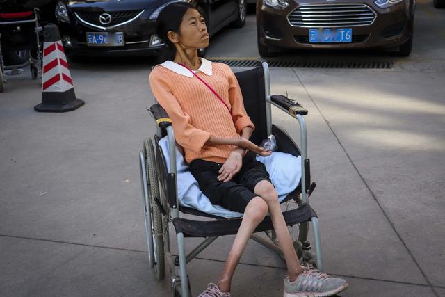 大龄男子娶残疾小媳妇日子过得正美,生儿育女后却发现悲剧了