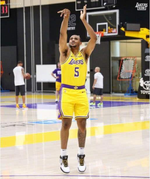 2019年46顺位的塔伦-霍顿-塔克本赛季的表现也渐入佳境,在赛季初g联赛