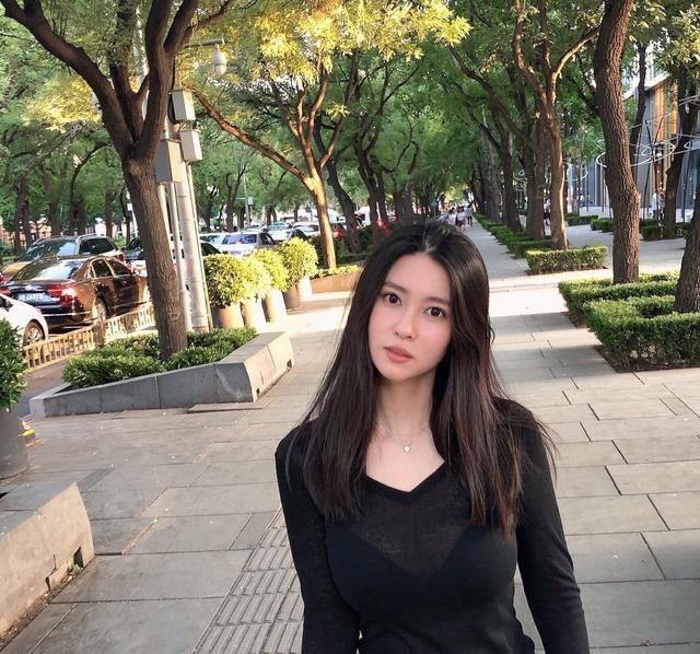 刘晓宇前女友钟鹿纯现状:身材高挑上围傲人