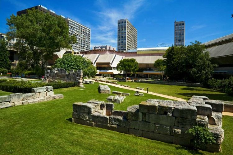 维斯蒂格花园,这里让人想起古代的蓝图, 该港口原本应该在这里建造.