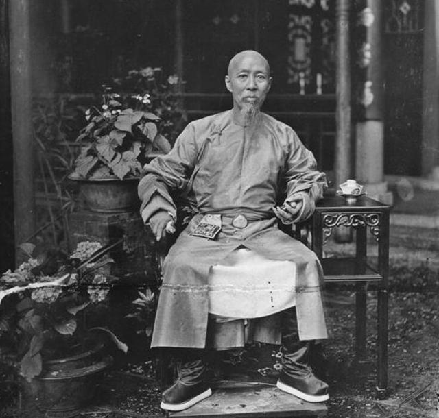 真实的清朝官员形象,差距不是一般大,和珅竟是个美男子