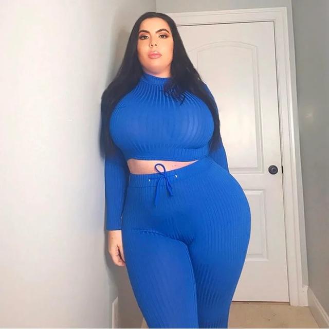 欧美大码网红妮可, 完美的演绎"胖女孩"的优雅