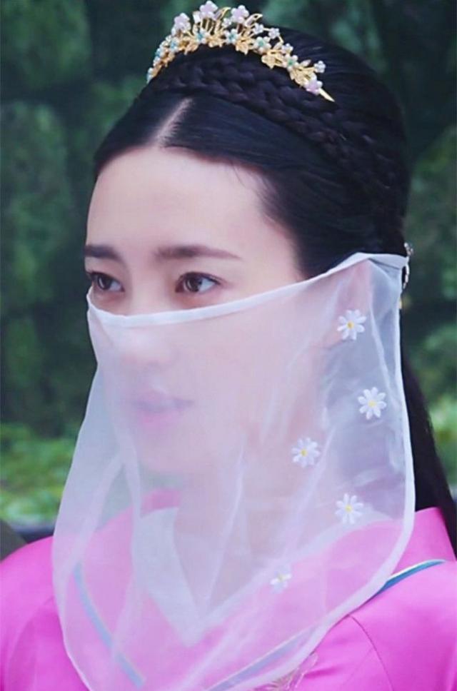 1,王丽坤,这个面纱若隐若现的2,陈瑶,隐约看到大红唇3,杨紫,紫妹这个