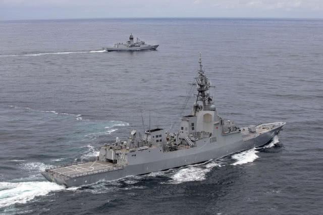 一艘"霍巴特"级驱逐舰以及两艘"澳新军团"级护卫舰在内的水面舰艇编队
