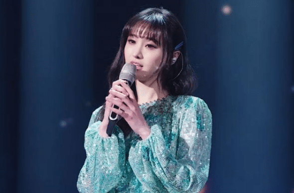 郑爽唱歌发福利对前男友张翰胡彦斌已释怀疑似对过去说再见