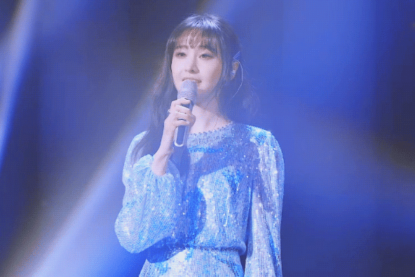 郑爽唱歌发福利对前男友张翰胡彦斌已释怀疑似对过去说再见