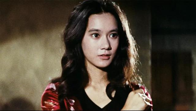 3度与有家室男人传出绯闻李小龙御用女郎30年前的苗可秀太美