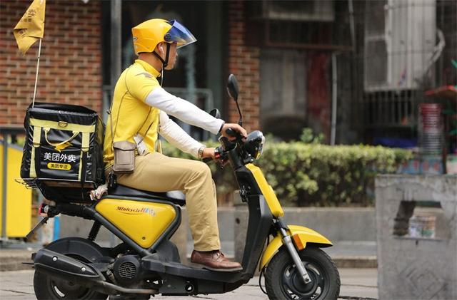 疫情下的科技力量美团上线一批特殊的外卖小哥全程配送无接触