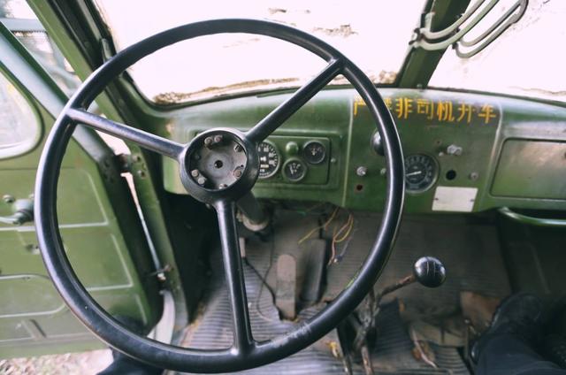 第一款国产老解放牌汽车,手摇式点火,百公里耗油量28升