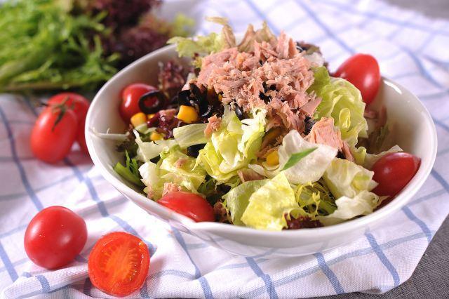 沙拉美食,意式独特风味,冬天吃吞拿鱼口味最舒服