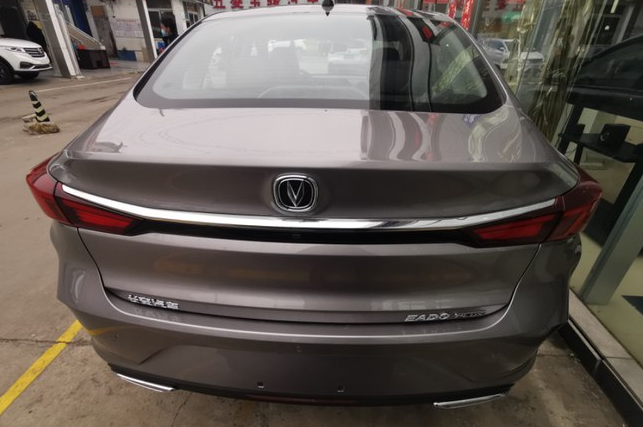 普通版全新长安逸动plus实车到店!车长4730mm 配1.6l 5mt/6at