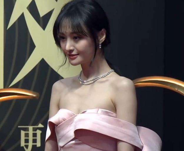 郑爽经历了三任恋爱洗礼后,年内67网曝郑爽将入股和颂传媒.