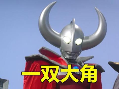 泰迦的父亲是泰罗,爷爷是奥特之父,奥父的特征是比较明显的,虽然是一