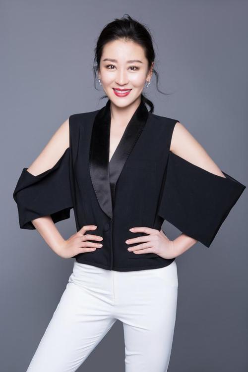 她是穆桂英的扮演者被富豪老公宠上了天连座驾也是飞机