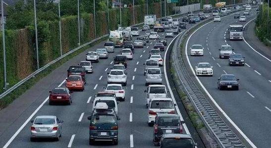 疫情之火持续发酵，车企全球“多米诺牌”倒下