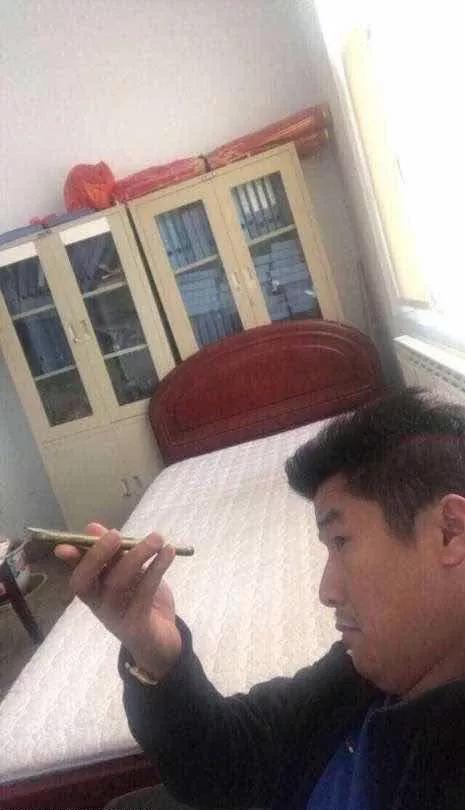 这个论坛里,无数人想给你看他女朋友的腿