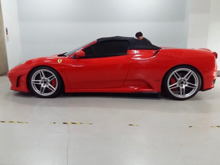 法拉利f430敞篷版实车 拉风的造型