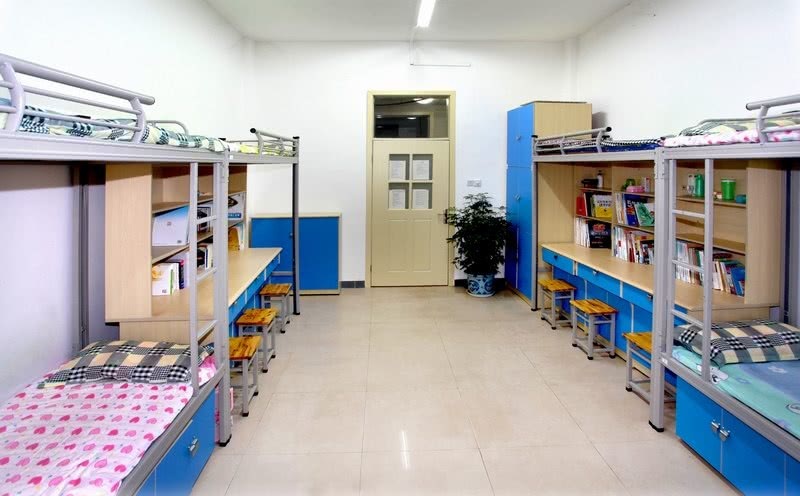 明星就读学校宿舍对比?关晓彤的一般,千玺的整洁,肖战的很复古