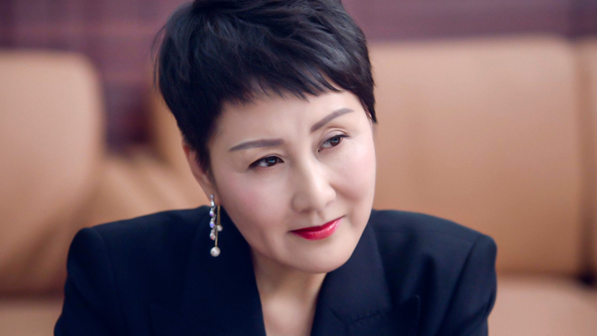 张凯丽《完美关系》霸气来袭 国民妈妈颠覆印象气场全开