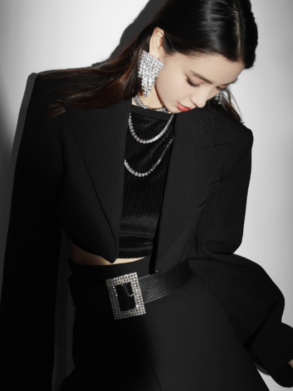 杨颖玩暗黑风好帅全黑打扮性感撩人黄金身材比例没谁了