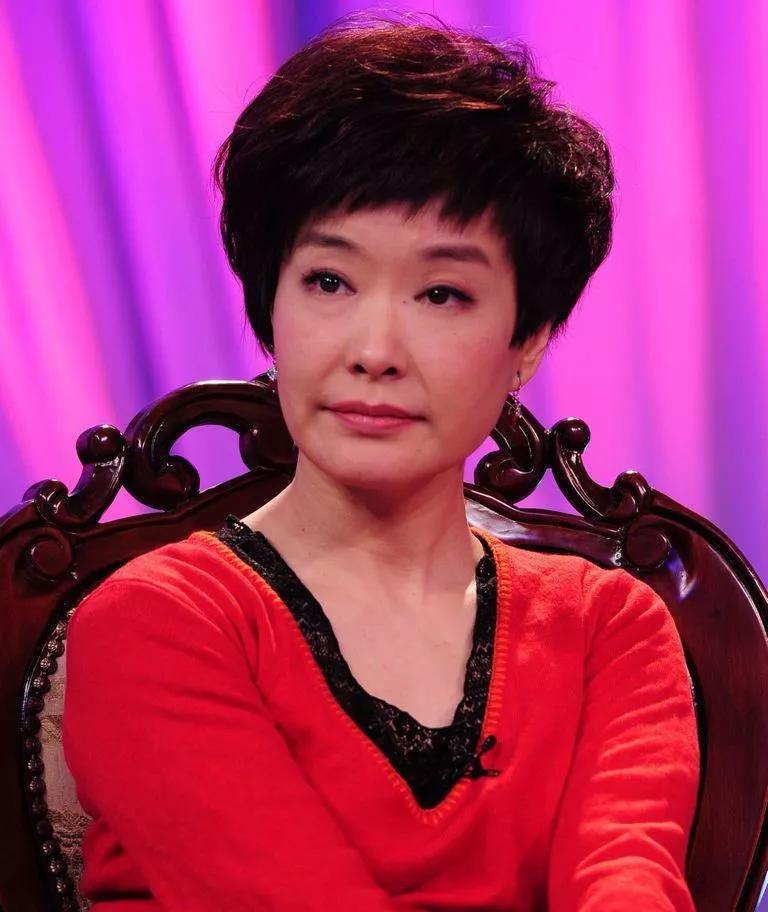 父亲是央视前台长,母亲是央广第一代播音员,这位女主持赢在起点