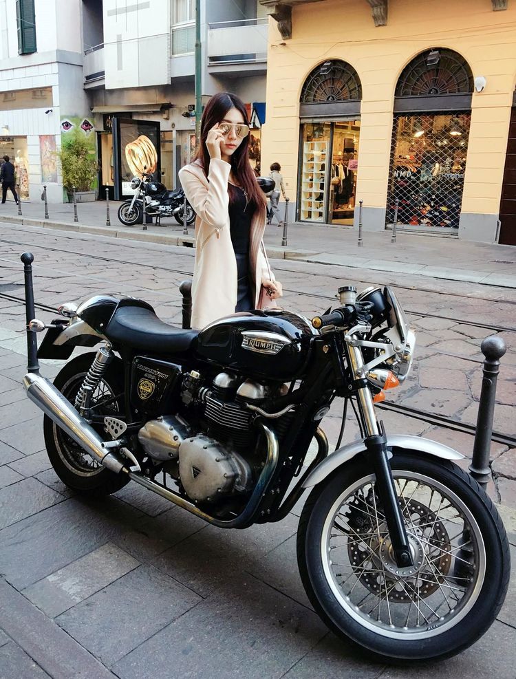 长腿正妹重机女骑士王晨飘 难得性感换上衣美自拍30p