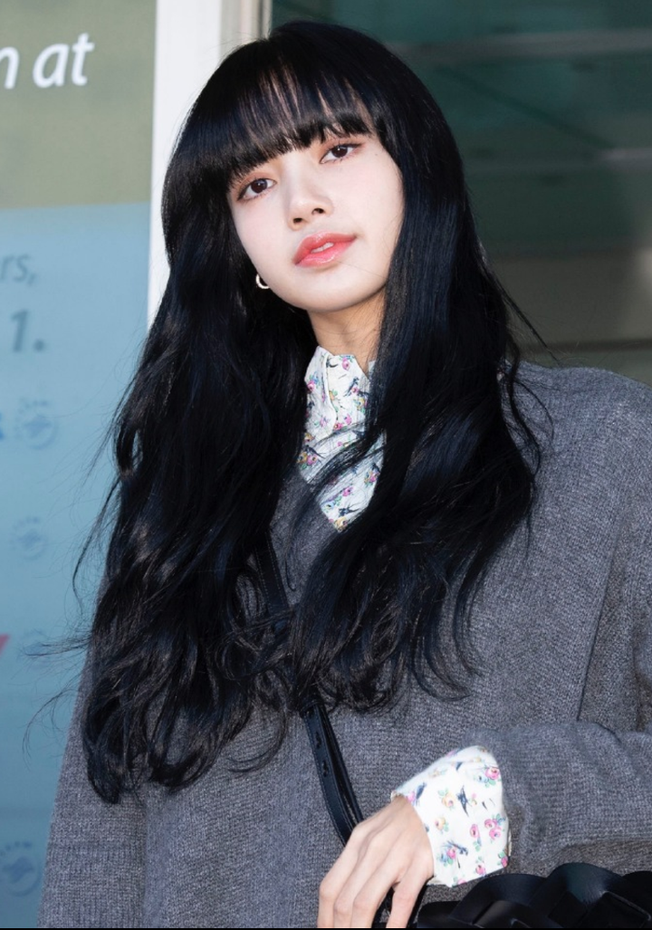 "人间芭比"lisa长相甜美就算了,衣品还这么好,美得让人眼红