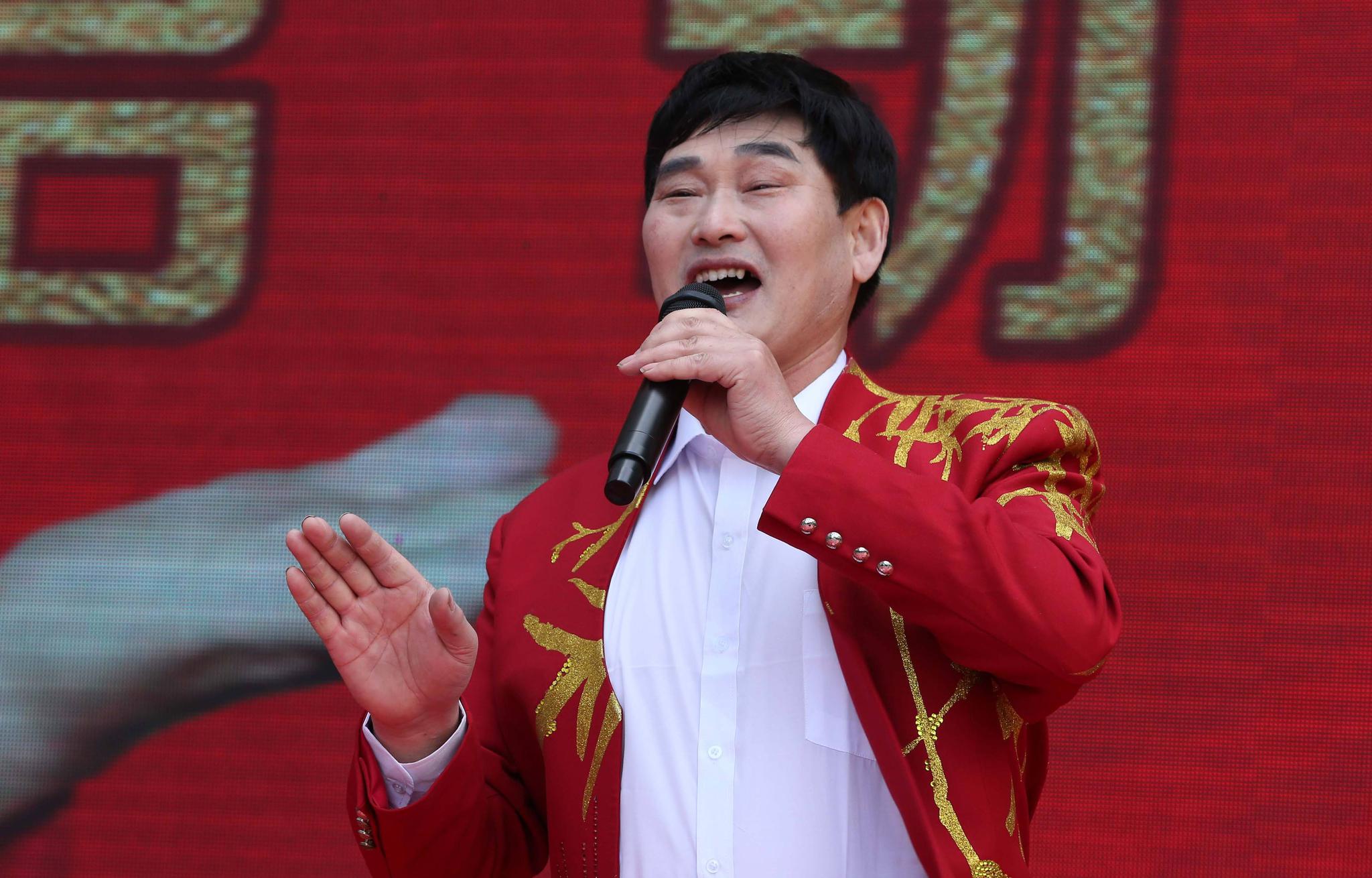 大衣哥到底是哪里让蒋大为难受了?一口一个农民,农民怎么啦?