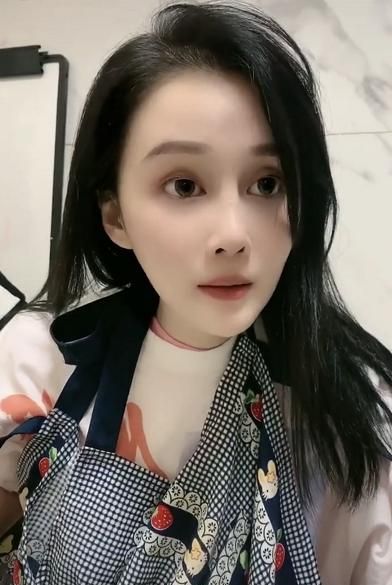 赵本山女儿近照太晃眼,大眼睛尖下巴,一点不像"星二代"|赵一涵|星二代