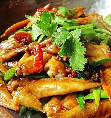 干锅麻辣鸡翅尖,口味鲜香,麻辣适中,超级过瘾的哦