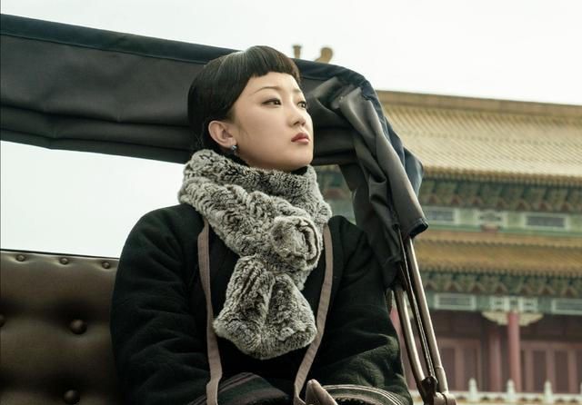 《新世界》最时髦的是关宝慧,眉上刘海,柳叶眉配旗袍